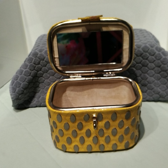 Purse - Picture 2 of 8